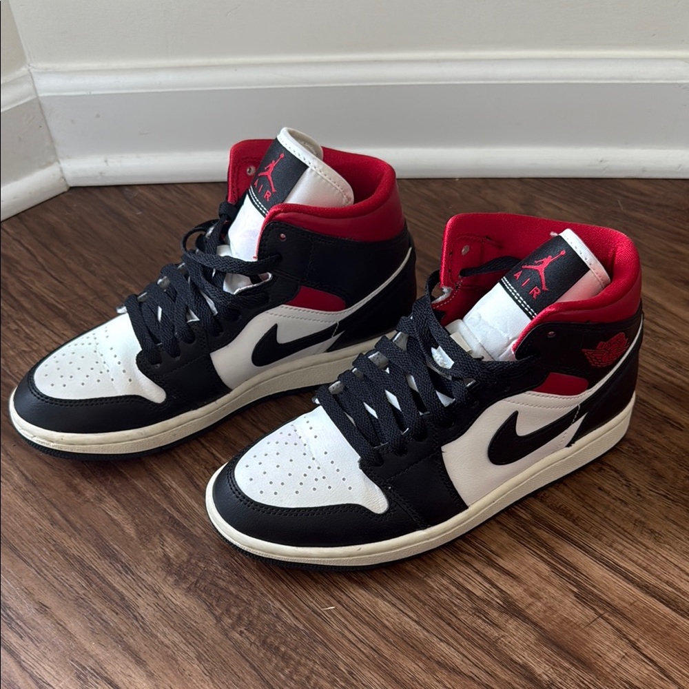 Nike Jordan 1’s Sneakers with Color-Blocked Design